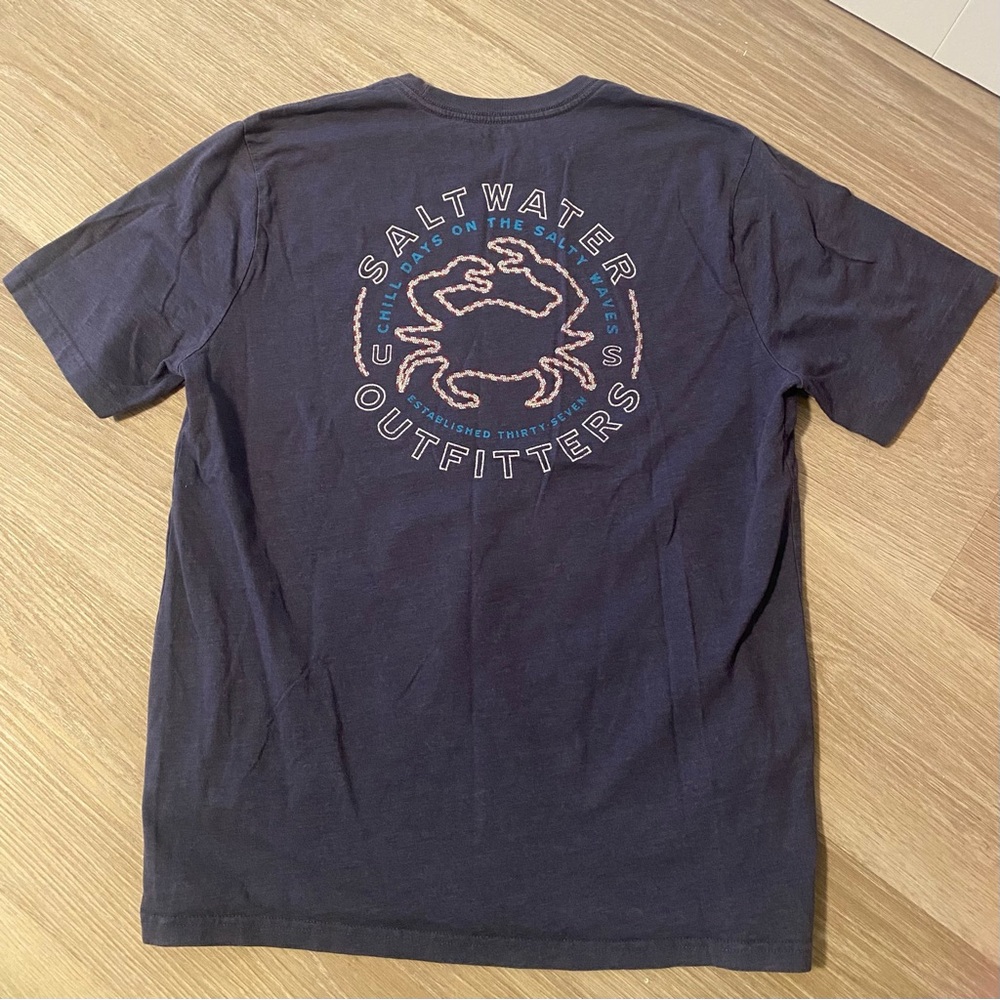 Men’s Large IZOD Saltwater Outfitters Crab T-Shirt - Picture 2 of 3